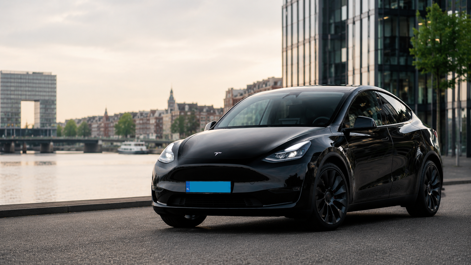Tesla rechts